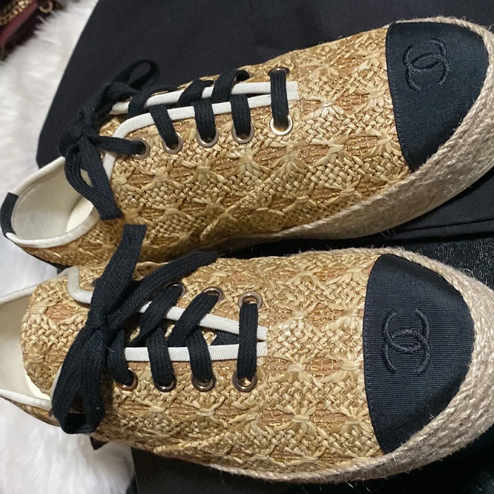 Chanel shoes - Picture 10 of 13